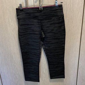 Calvin Klein Performance Stretch Zebra-Striped Active Capri Leggings in Medium